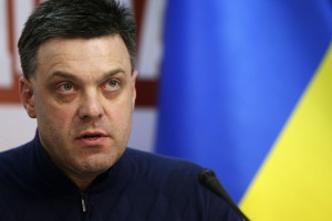 Oleg Tyagnibok, head of the All-Ukrainian Union Svoboda (Freedom) Party, speaks during a news conference in Kiev November 30, 2013. Ukraine's political opposition said on Saturday it would set up a headquarters of national resistance following clashes between police and pro-Europe protesters and had begun to organise a country-wide strike.     REUTERS/Stoyan Nenov (UKRAINE - Tags: POLITICS CIVIL UNREST)