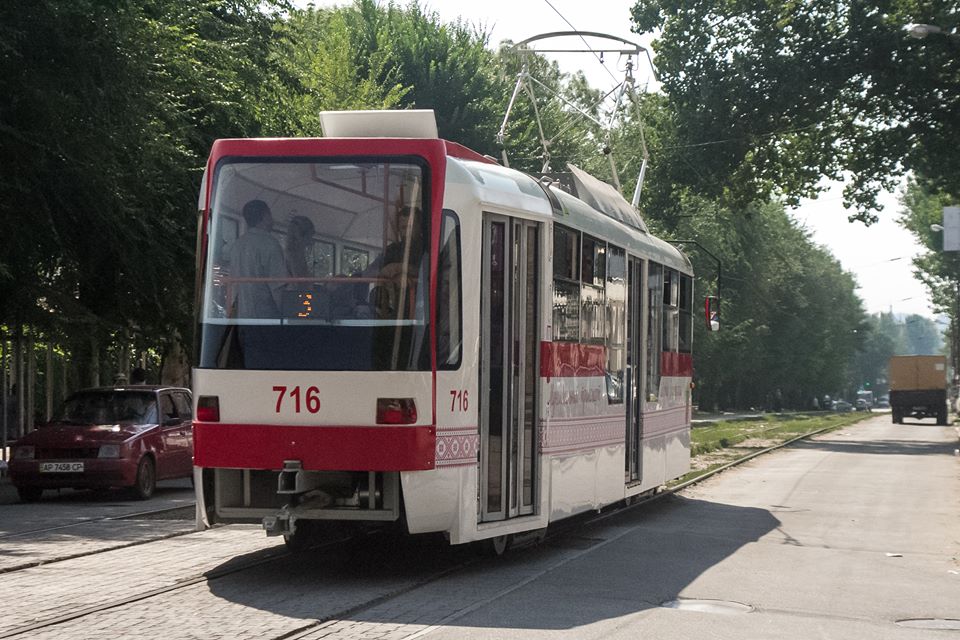 В Запорожье вышел на линию трамвай собственной сборки