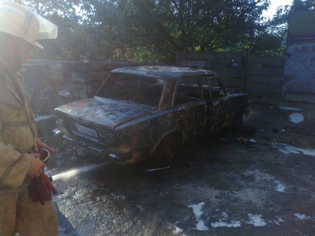 В Гуляйполе горел автомобиль (фото)