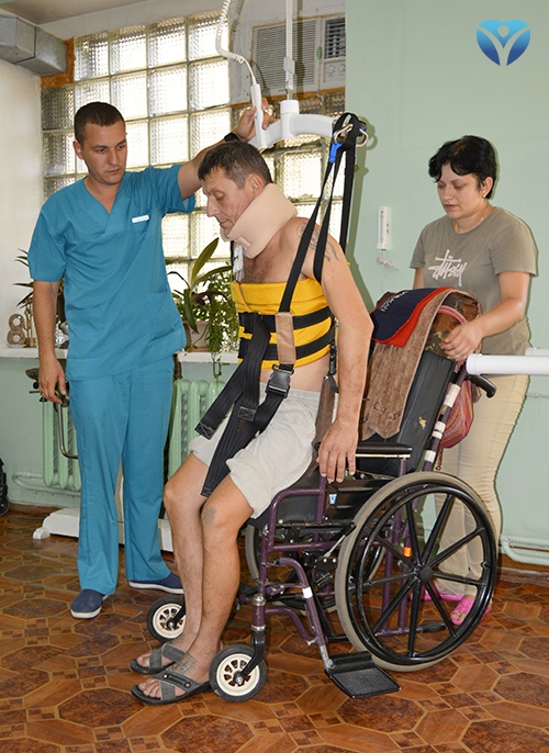 Фото 9 - Пациент впервые встал на ноги с помощью нового оборудования