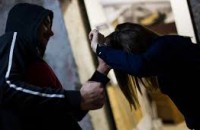 Работник «Укразализницы» выхватил у девушки телефон в центре Запорожья