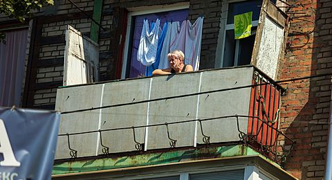 Язвы на теле города: почему Запорожье проигрывает войну с "царь-балконами"