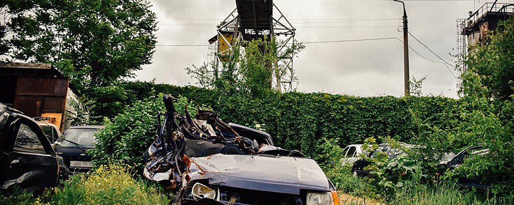 Музей человеческих ошибок: где "доживают" свои дни машины после ДТП (Фоторепортаж)