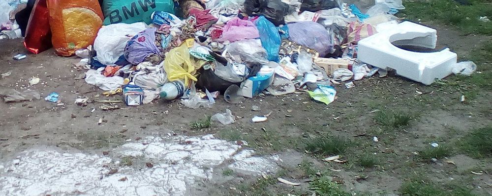 Кирилловка тонет в мусоре: коммунальщики винят местных, которые не платят за отдыхающих