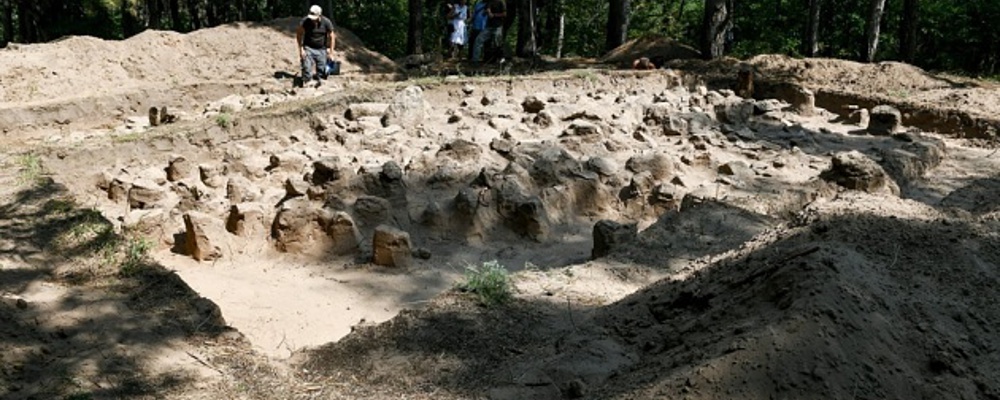 Запорожец обнаружил во время прогулки на Хортице святилище, которому около 5000 лет