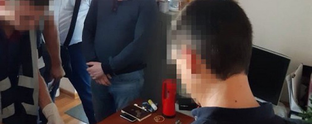 Пока полиция расследовала взятку васильевскому депутату, он успел взять в "Библии" еще одну