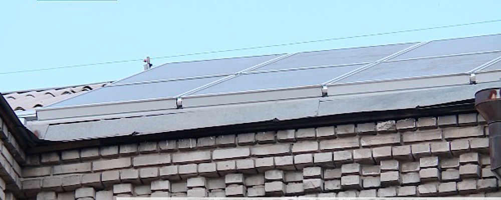 На крыше запорожского общежития установили солнечные батареи