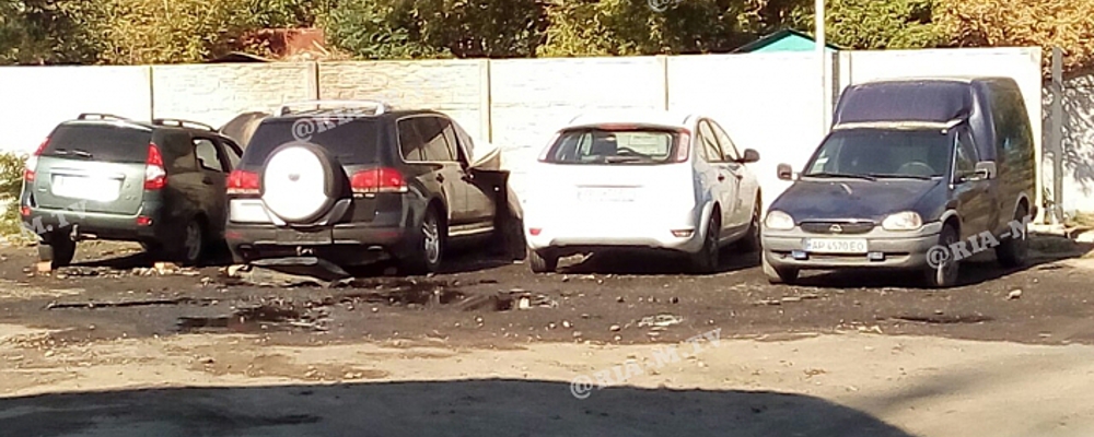 Ночью на стоянке в Мелитополе сгорели три авто