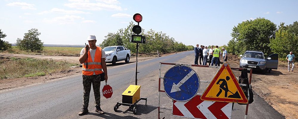 Отремонтированный участок стратегической трассы "Запорожье-Мариуполь" обещают открыть к концу октября
