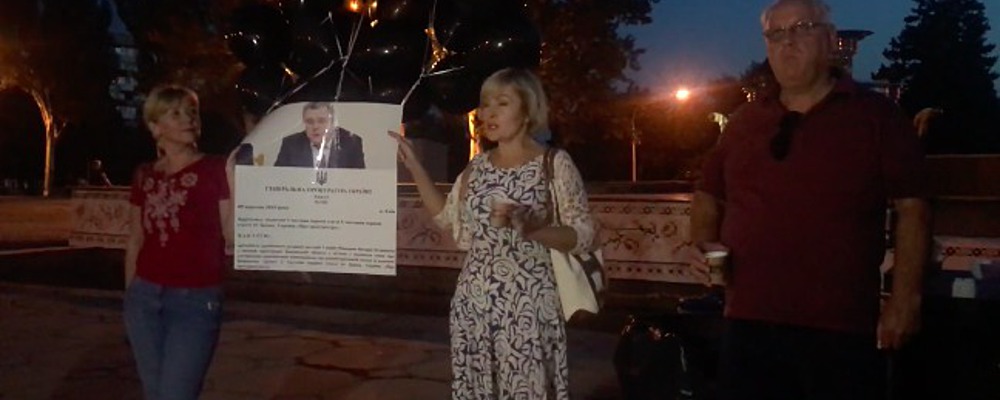 Освобождение Запорожья: отставку прокурора области отметили на площади фейерверком