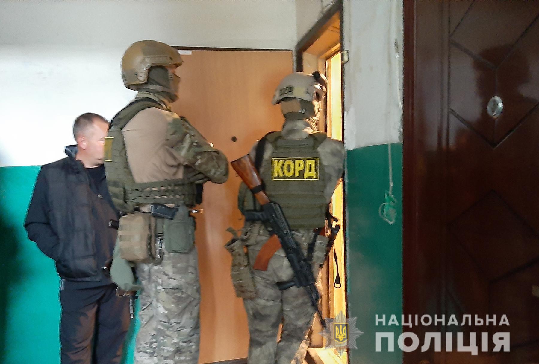 В Запорожье вооруженные спецназовцы вызволяли заложницу (Видео)