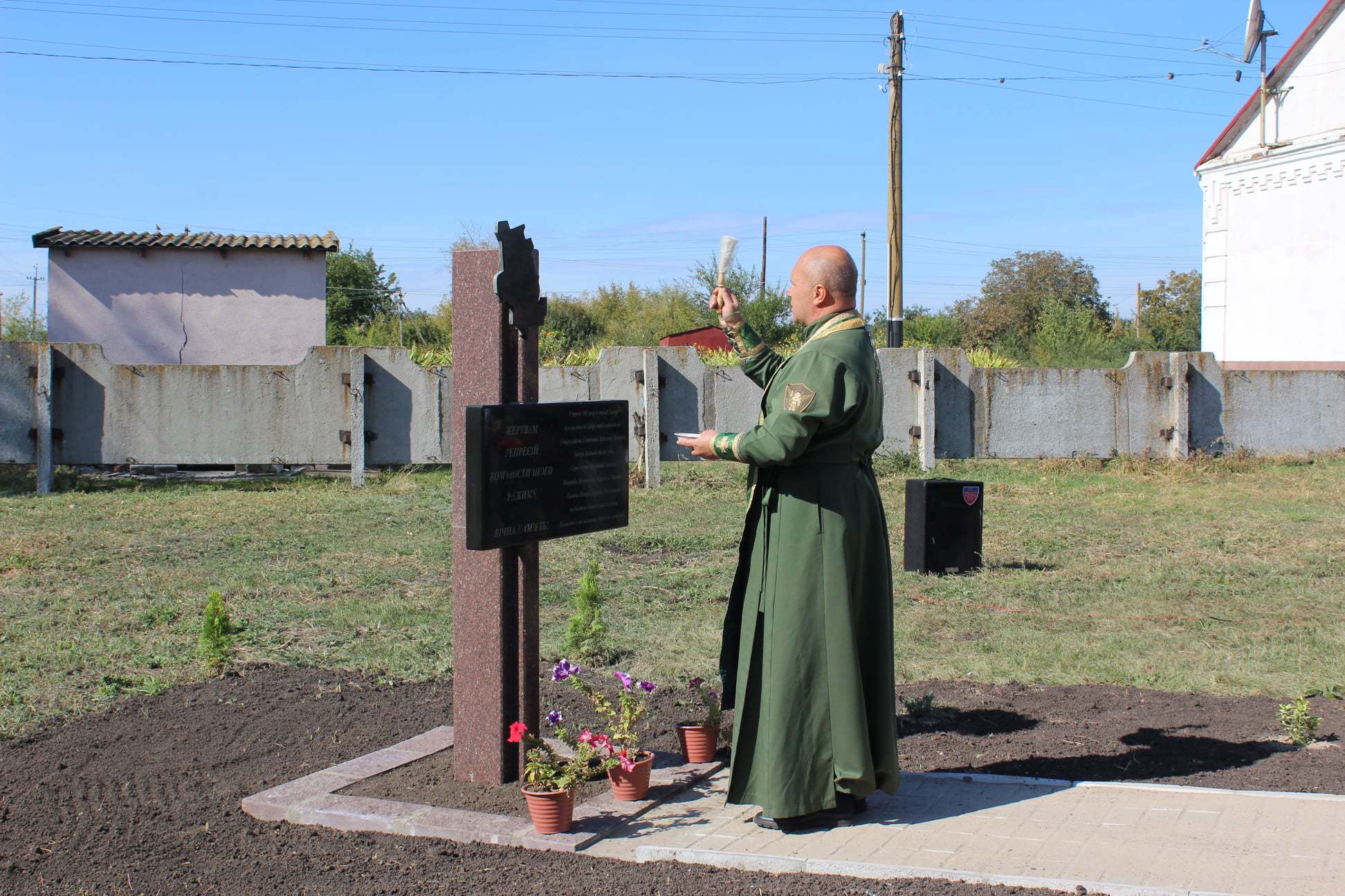 В Запорожской области установили первый памятный знак депортированным в Сибирь селянам