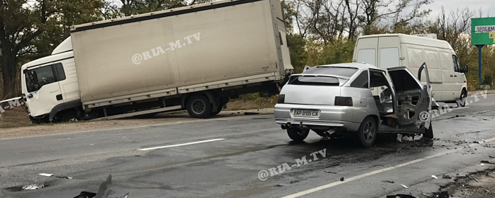 В Запорожской области столкнулись легковушка и грузовик, есть погибший и раненный (ФОТО, ВИДЕО) 