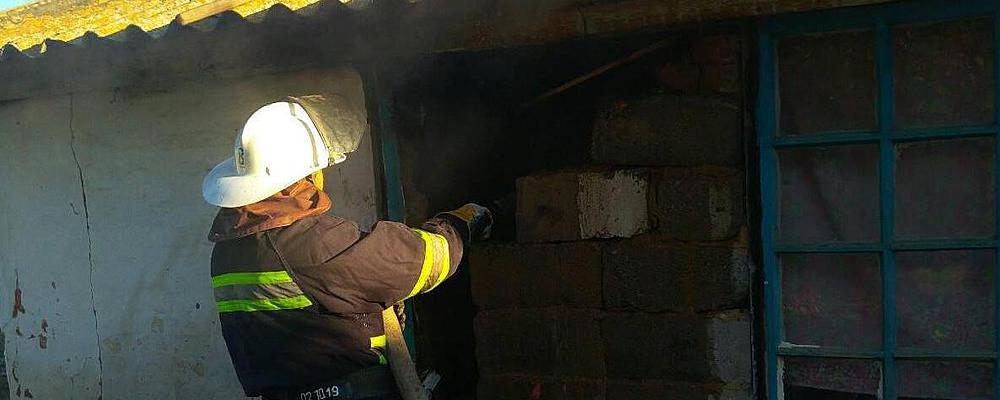 В Запорожской области загорелся частный дом, два ребенка отравились угарным газом 