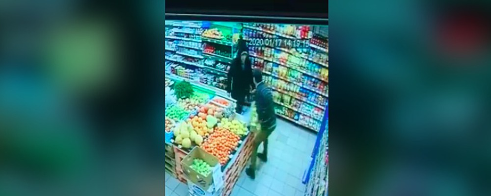 В Запорожье посетитель ранил ножом сотрудника супермаркета (Видео)