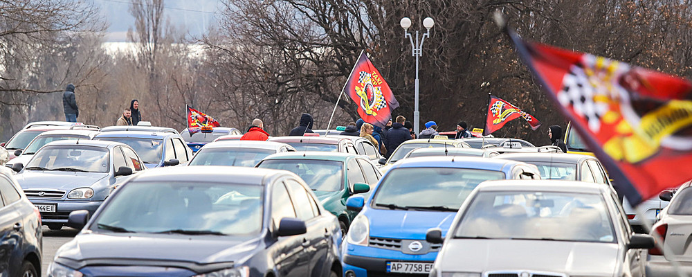 В Запорожье таксисты митинговали против низких тарифов – чего добились