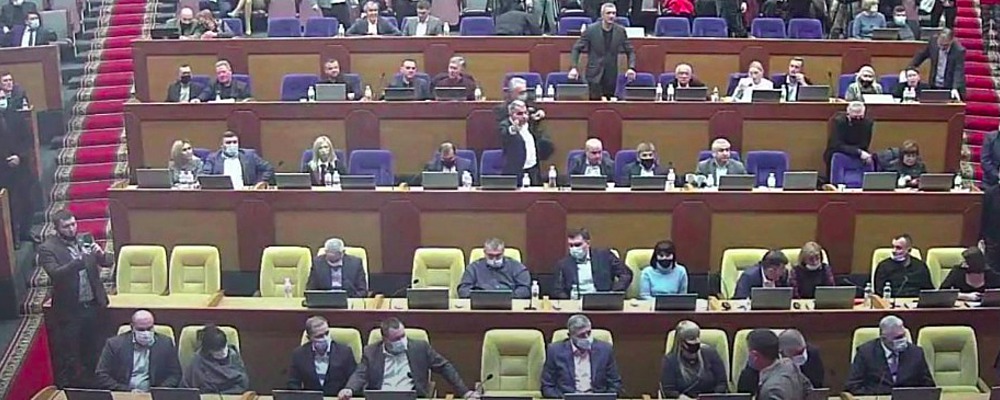 Потасовка и отсутствие кворума: депутаты облсовета снова не смогли выбрать главу