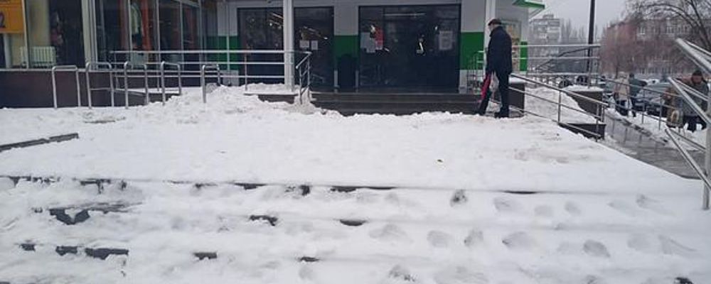 Руководство супермаркета на Бородинском оштрафовали за неубранный снег