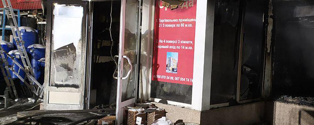 В Запорожье ночью произошел масштабный пожар в магазине: проводится расследование (Фото)