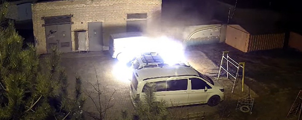 В Мелитополе у поджигателя авто загорелась штанина