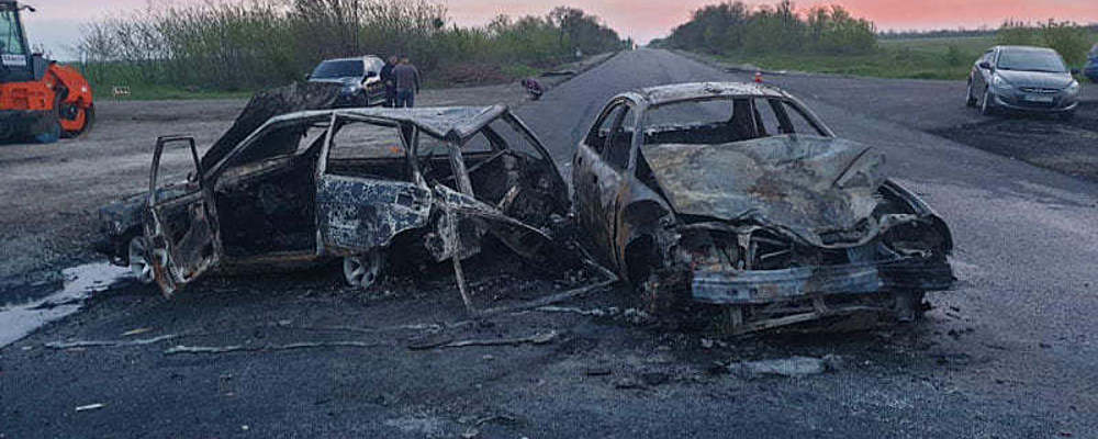 Сгорели два авто и пострадал водитель: в Запорожской области пьяный полицейский спровоцировал ДТП