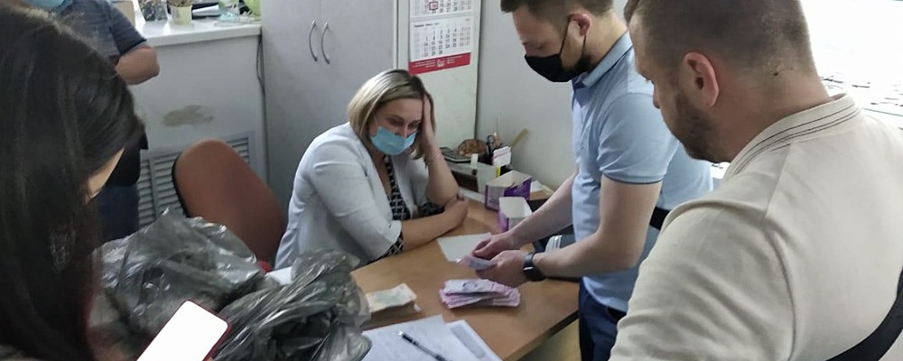 Медики еще одной запорожской больницы систематически вымогали взятки за операции