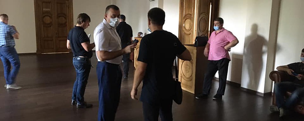 Полиция проводит в запорожской мэрии обыски