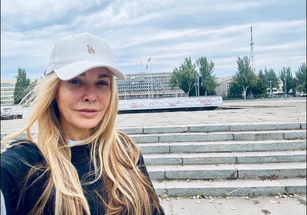 Стыдно: народная артистка Сумская пожурила чиновников за состояние площади Фестивальной (Видео)