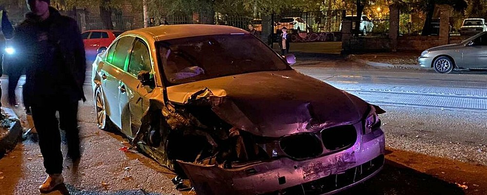 В центре Запорожья водитель за вечер повредил 11 авто