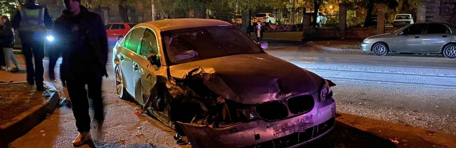 В центре Запорожья водитель за вечер повредил 11 авто
