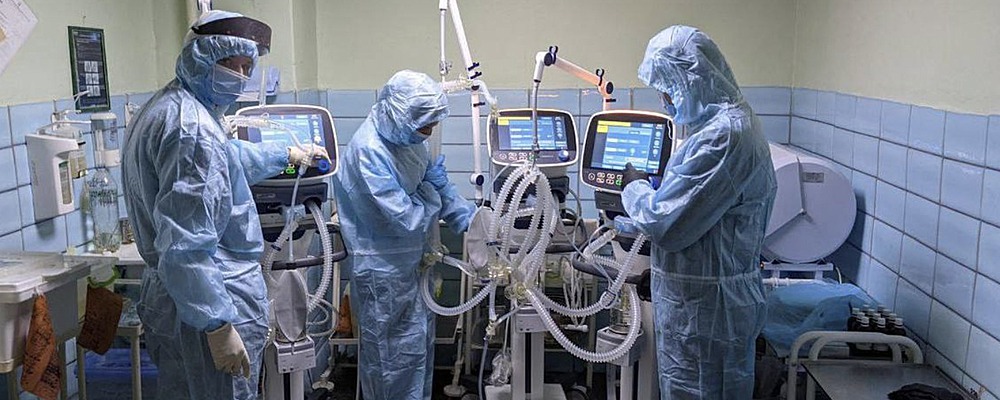 Запорожская больница получила партию аппаратов ИВЛ: в реанимации нет мест