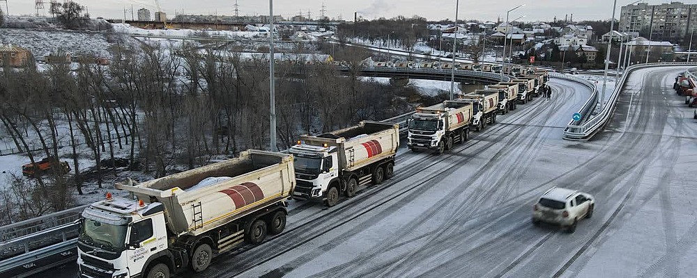 Проверка на прочность: по новому запорожскому мосту проедут 30 грузовиков (Фото)