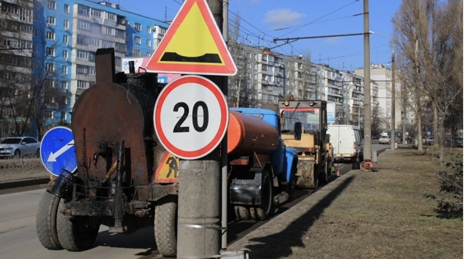 Во всех районах Запорожья начали мелкий ремонт дорог