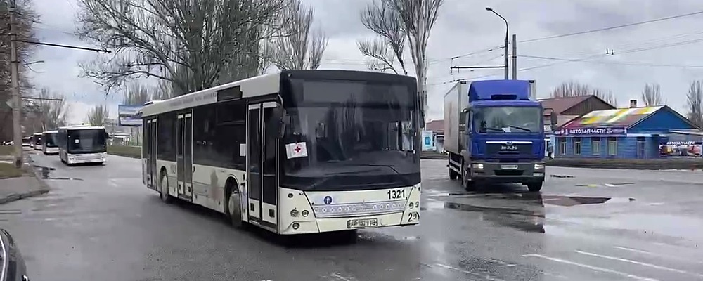 Водители коммунальных автобусов выехали из Запорожья в Мариуполь  
