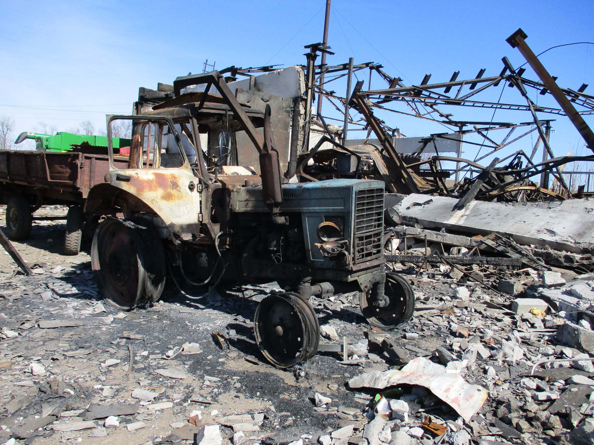 В Гуляйполе оккупанты уничтожили сельхозпредприятие, чтобы сорвать посевную (Фото)