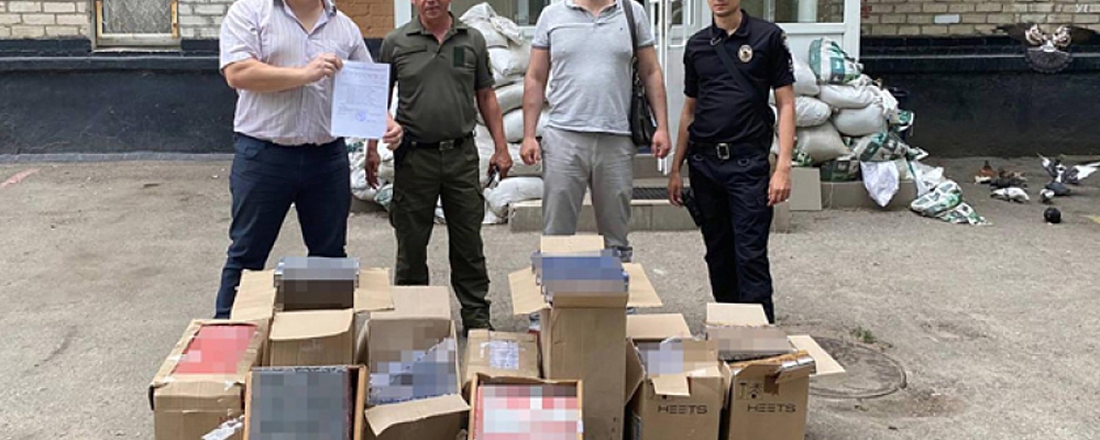Полицейские передали запорожским военным партию изъятых контрафактных сигарет на 600 тысяч