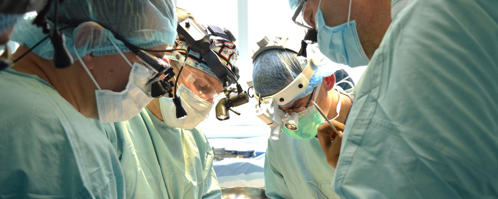 Відомий київський трансплантолог та команда запорізької обласної лікарні врятували життя молодій дівчині