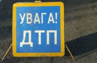 В спальном районе Запорожья пьяная водитель сбила троих рабочих на обочине