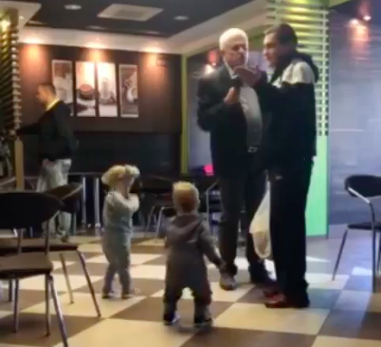 Запорожский депутат устроил в кафе скандал из-за ребенка, мешавшего ему общаться с партнерами (Видео)