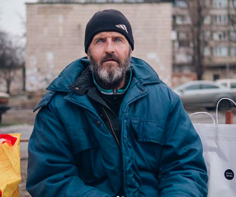 «Жизнь Вовы – беспросветная череда неудач» – бездомному из Запорожской области собирают помощь